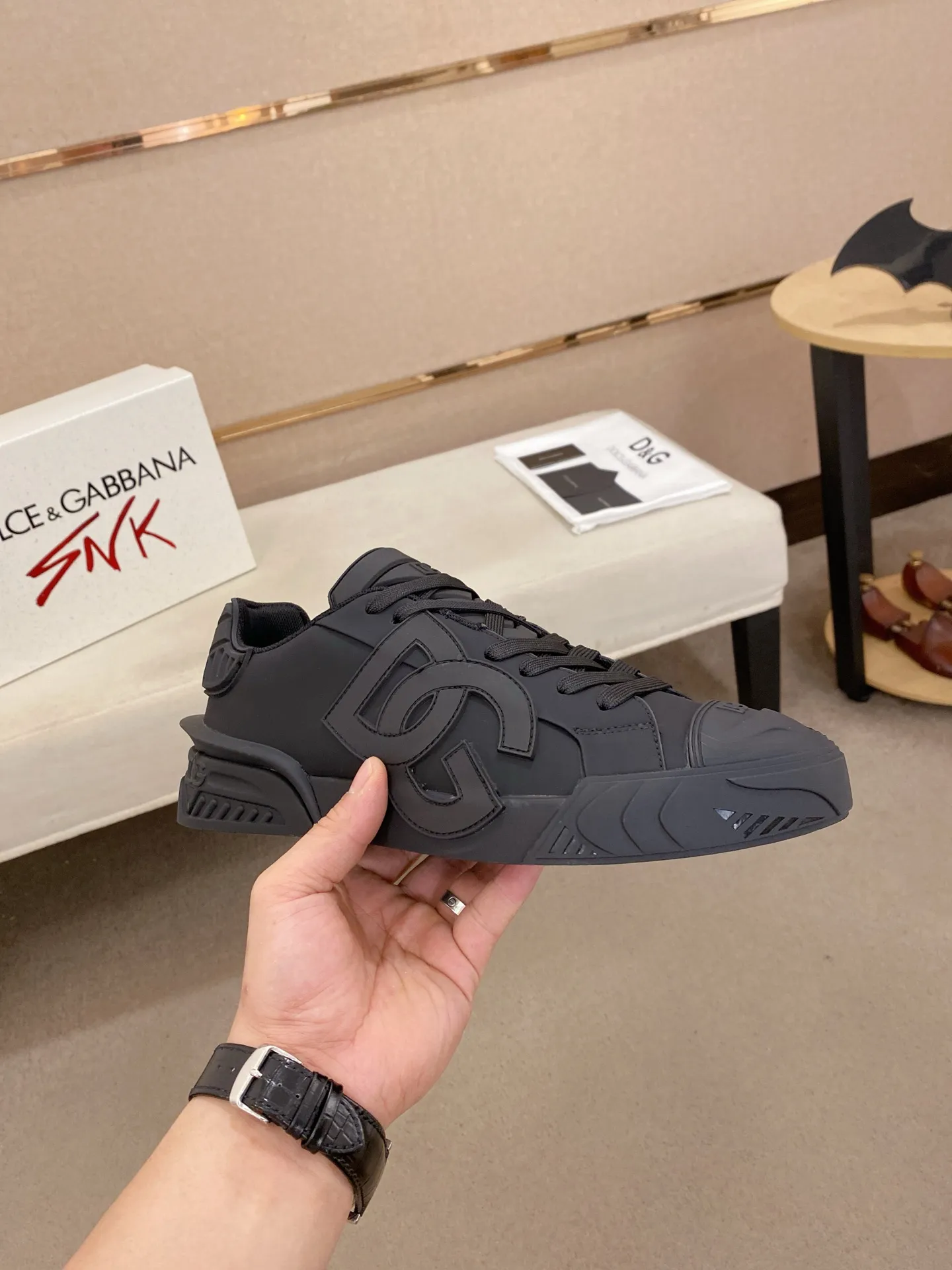 Men's shoes 💰: 660💰 (top quality) The latest sports style DG hot model recommendation, 👉 first launch of men's shoes 😻 I am really crazy about it, top design, impeccable comfort, absolute best-seller, imported cowhide upper, full cowhide lining🐂. Original replica, the latest cool outsole 💥👟Number of codes: 38-44 (45/custom-made, non-refundable)